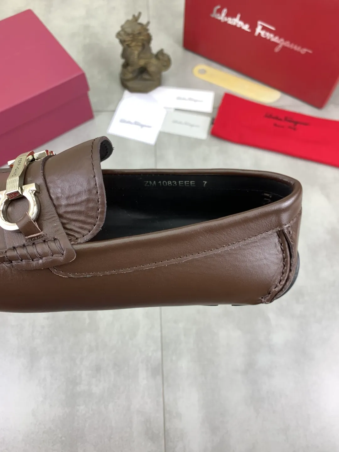 Men's shoes 💰P542 New model, high quality [Ferragamo/Ferragamo] Latest lazy slip-on shoes Original imported calfskin, imported cowhide lining + original luxury metal buckle + original combination outsole Comparison without pressure Code number: 38-45